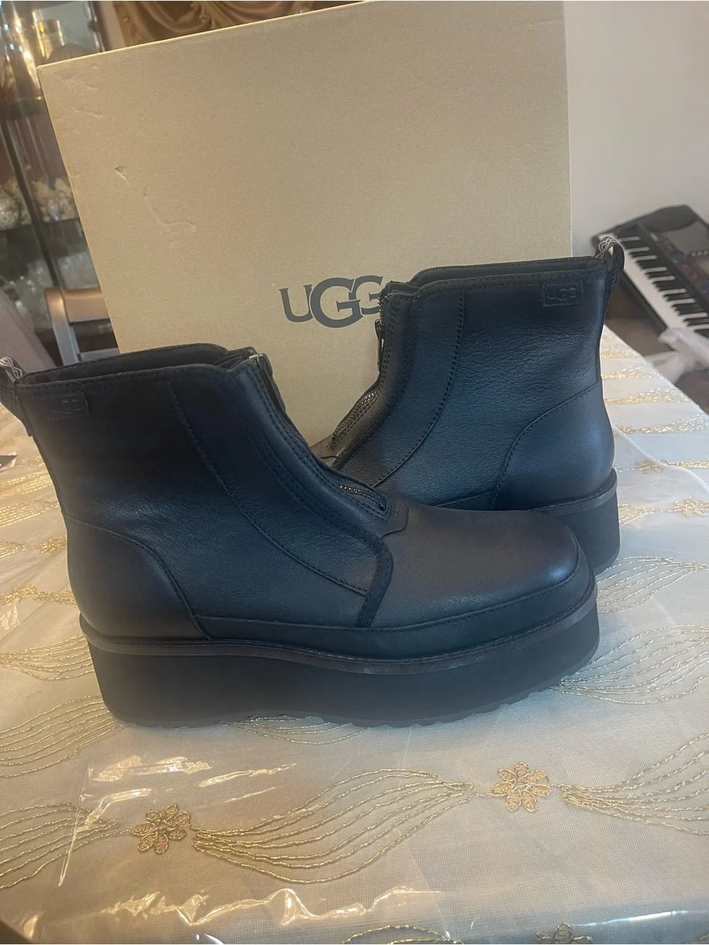 UGG exposed zips
